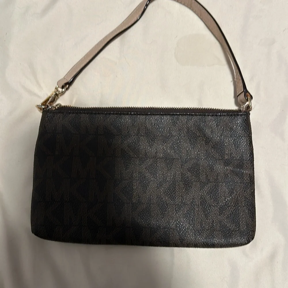 Micheal Kors Wristlet! - Picture 2 of 7